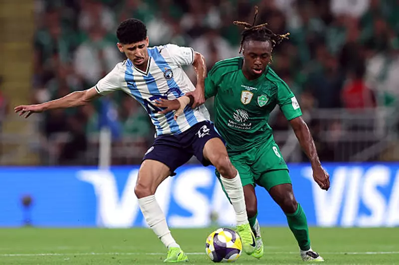 أحمد عاطف يكشف.. سر الفوز على الأهلي.. ومثله الأعلى