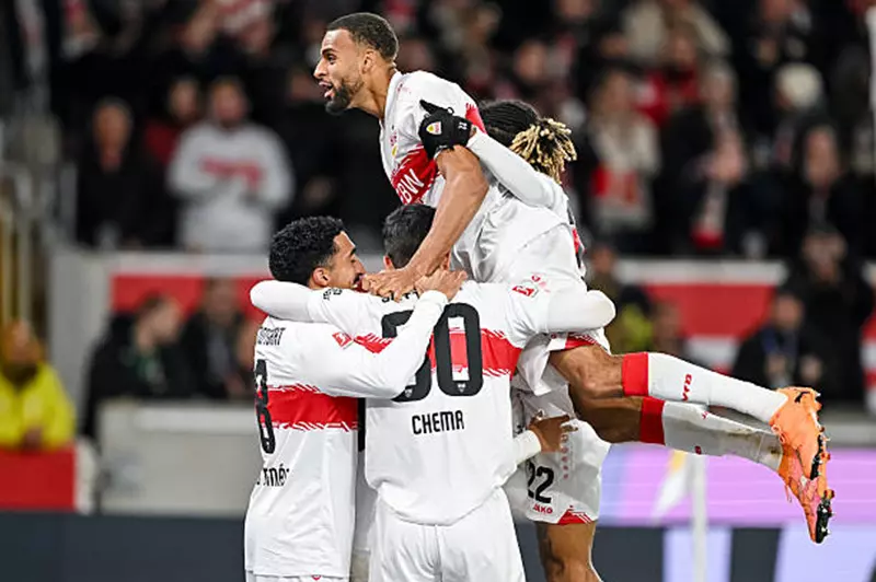 شتوتجارت يؤمن مقعده بالمربع الذهبي في بوندسليجا